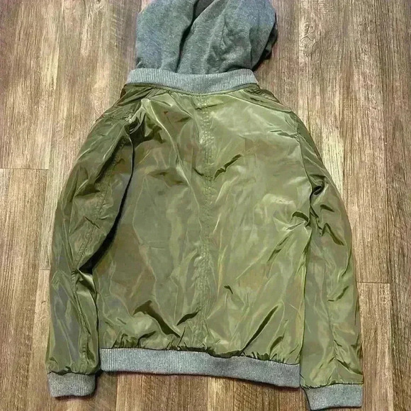 Guess Boys Brady Solid Bomber Jacket Army Olive size 12 BNWT - Picture 5 of 5